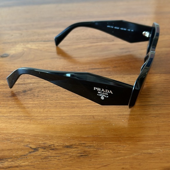 Authentic Prada cat eye sunglasses ~ no flaws - Picture 5 of 7